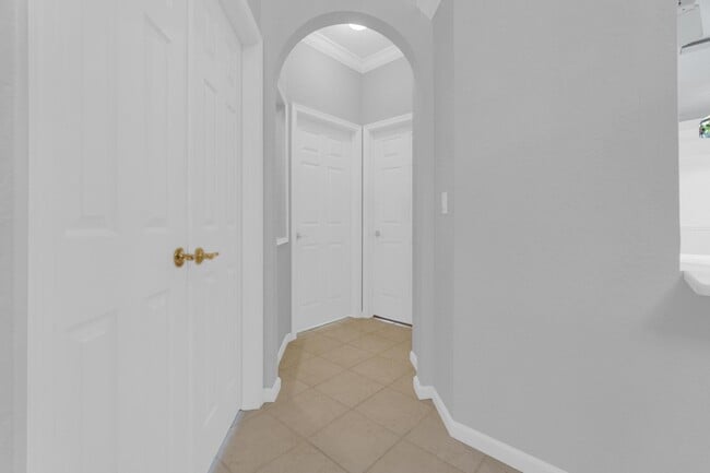 Building Photo - 10664 Royal Caribbean Cir