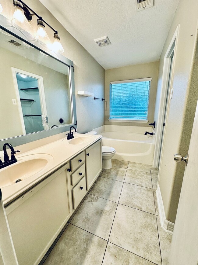 Building Photo - 21604 Horseshoe Dr
