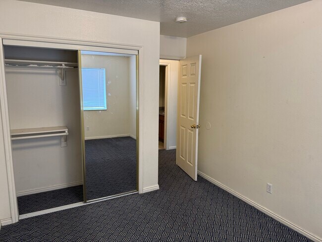 Building Photo - 1392 N 260 W