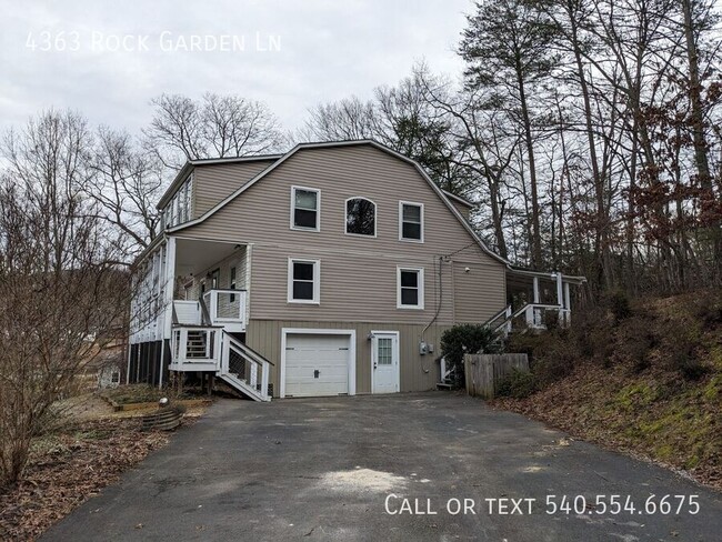 Building Photo - Charming Dutch Colonial in the County