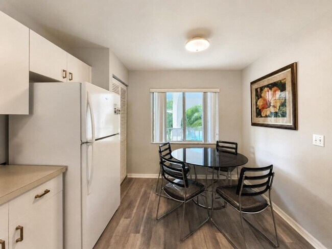 Building Photo - 388 Belina Dr