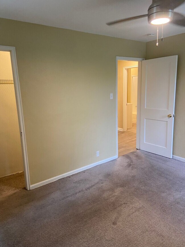 Building Photo - 13 S 19th St