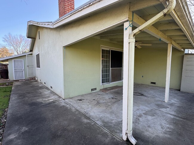 Building Photo - Three Bed, Two Bath Home in Stockton's Lin...