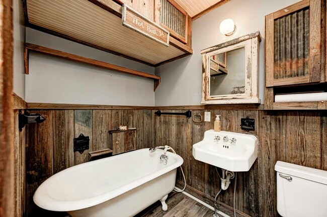 Building Photo - 3734 Forest Terrace