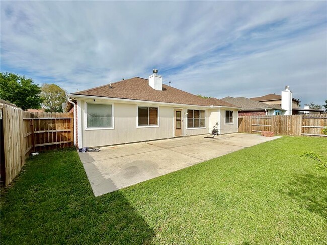 Building Photo - 18523 Spinney Ln