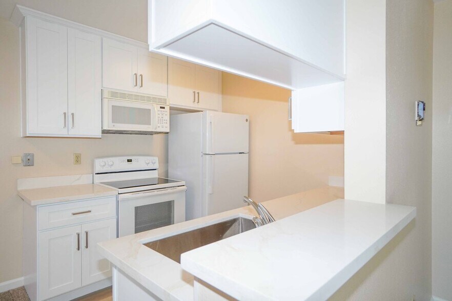 Building Photo - 3670 Silver Oaks Way
