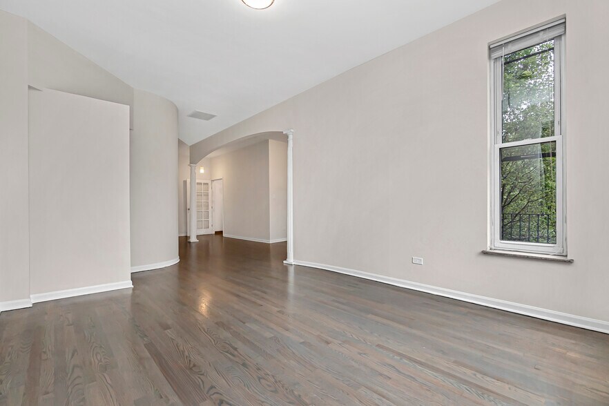 Building Photo - 1739 W Beach Ave