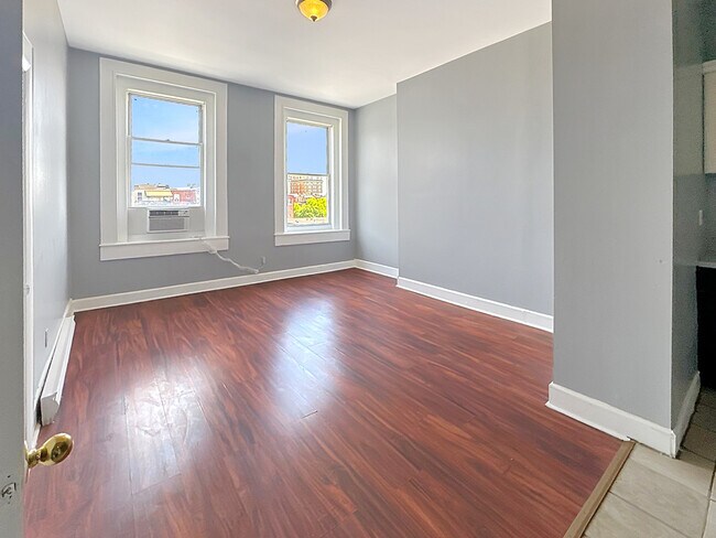 Building Photo - 1812 McCulloh St