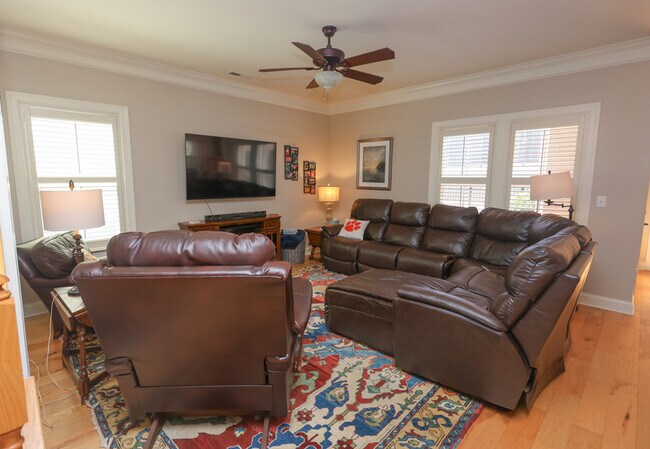 Building Photo - 504 Village Walk Ln