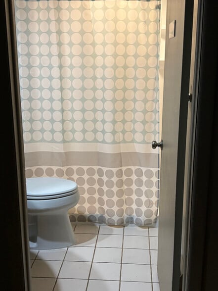 Building Photo - 105 Robert Dr