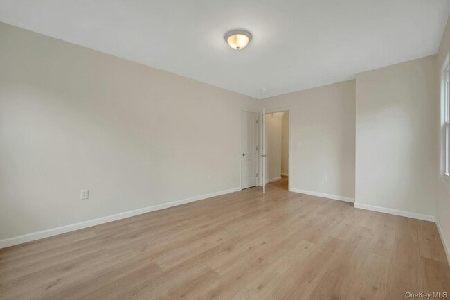 Building Photo - 25 S Washington St