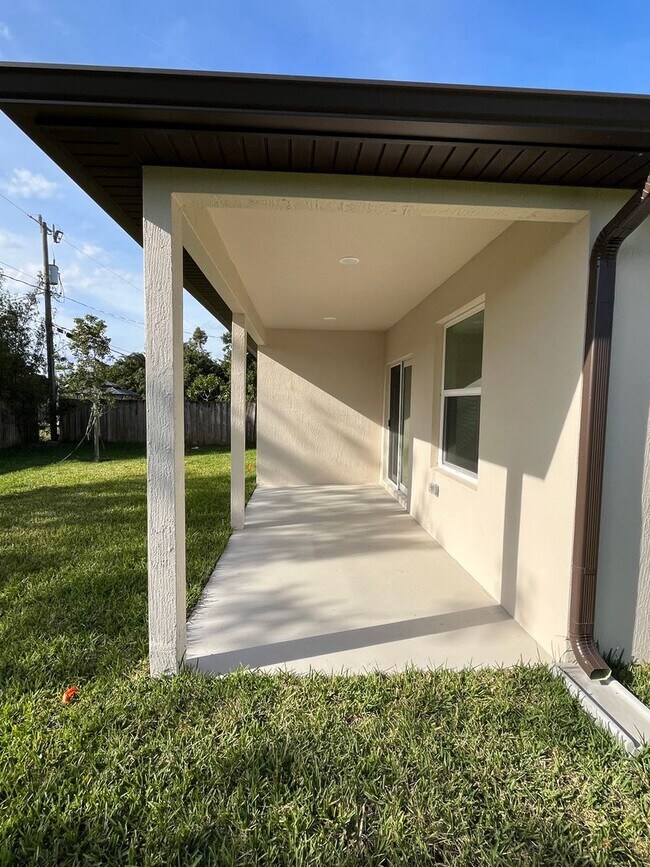 Building Photo - Annual Rental in Port St Lucie