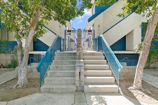 Building Photo - 448 W Windsor Rd