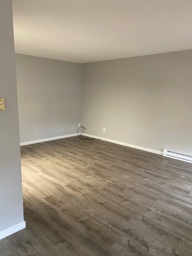 Building Photo - 805 Illini Ave