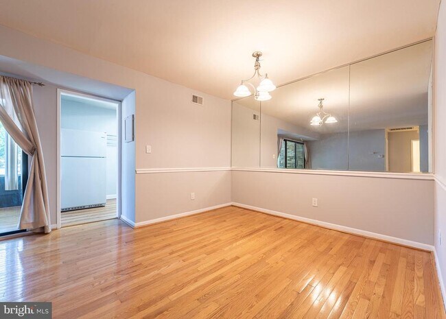 Building Photo - 5482 Cedar Ln
