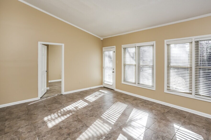 Building Photo - 8123 Cairn Dr