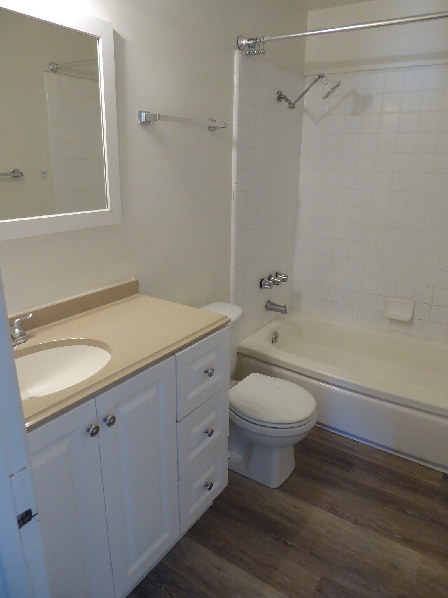 Building Photo - 218 Melrose Dr