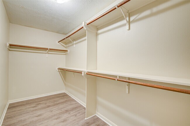 Building Photo - 16145 Sun View Ln