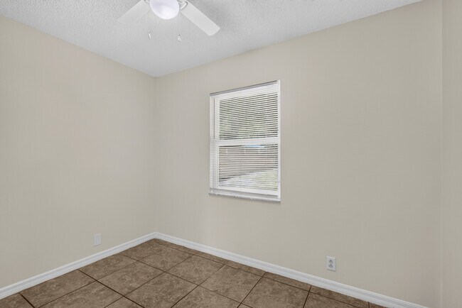 Building Photo - 308 Fern St
