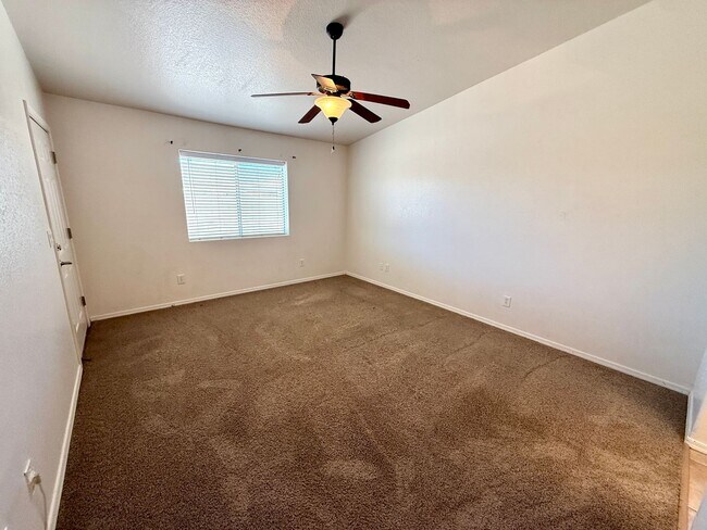 Building Photo - Great 3 bedroom, 2 bathroom home located in a cul-de-sac