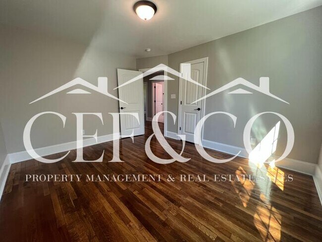Building Photo - Spacious 3 bedroom home now available in Spartanburg!