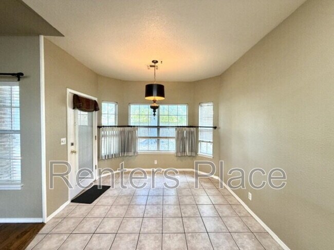 Building Photo - 204 N Magnolia Ct