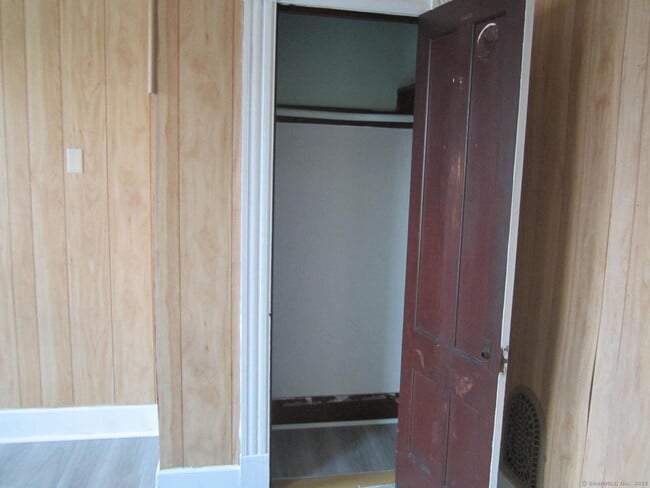 Building Photo - 84 Alcove St