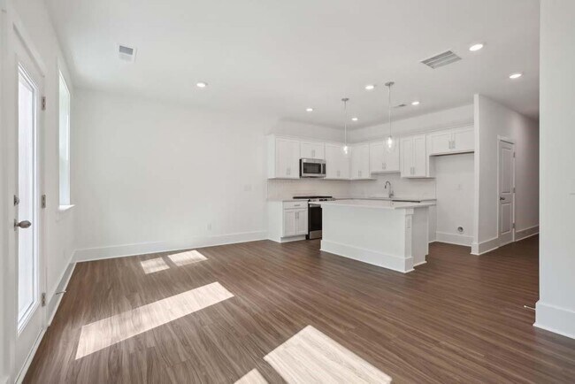 Building Photo - 1621 Gunnin Trce NW