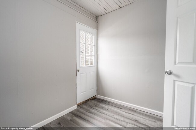 Building Photo - 213 Manitowoc St