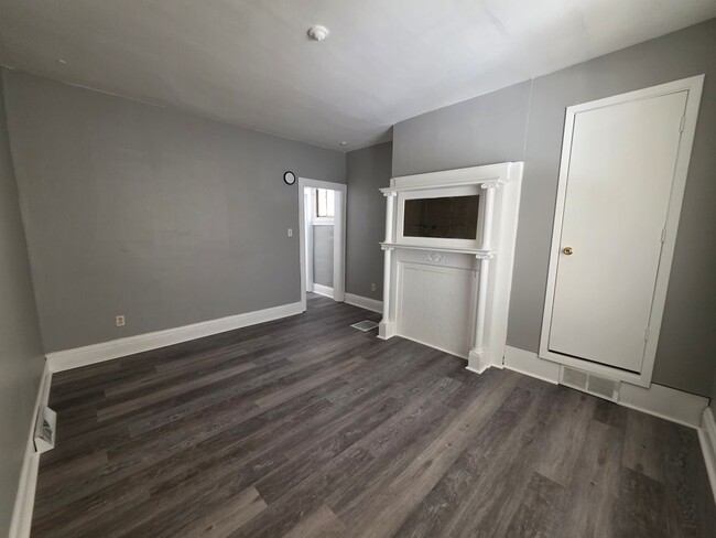 Building Photo - Spacious 1 bedroom 1 bathroom apartment for rent!