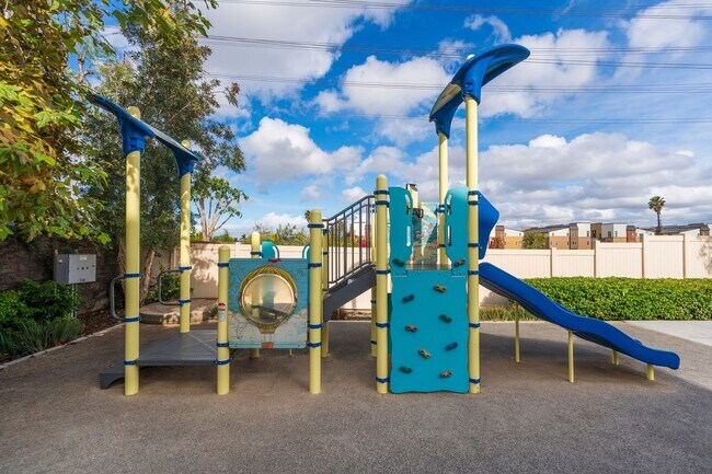 Building Photo - Newer townhome rental located in the gated One Seven Eight community!