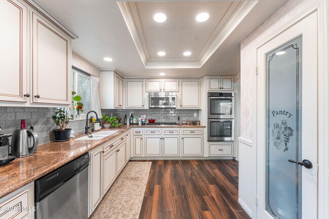 Building Photo - 5641 Hickory St