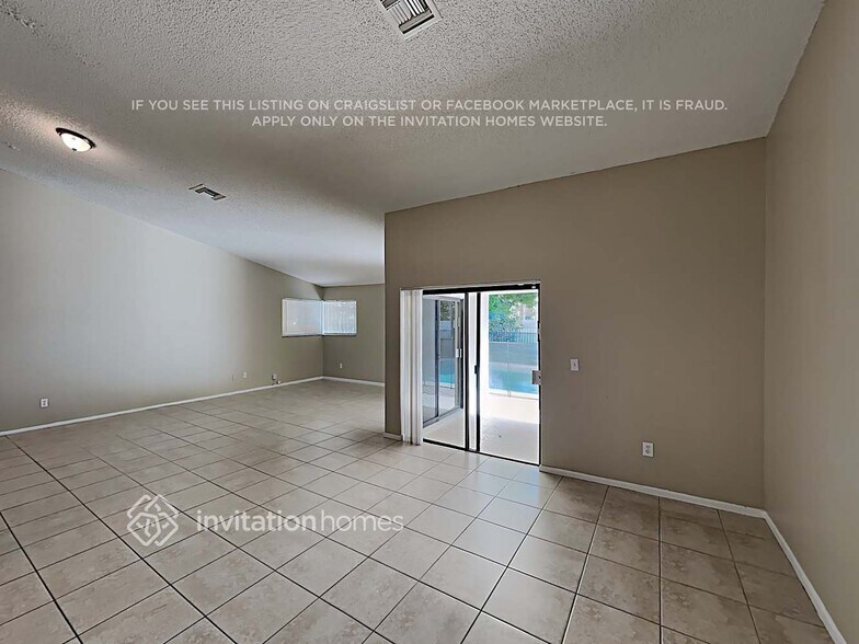 Building Photo - 9664 Carousel Cir S