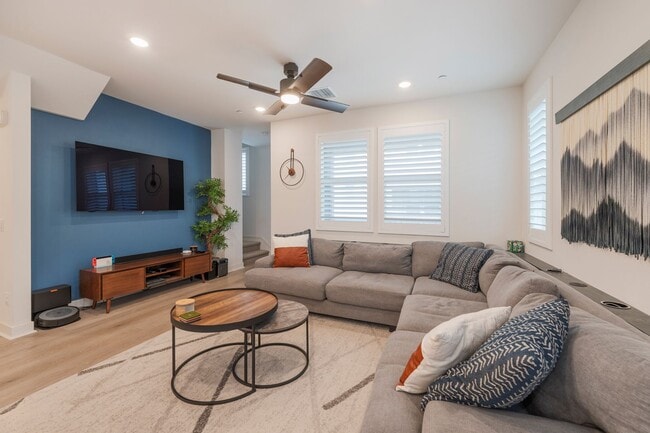 Building Photo - Newer townhome rental located in the gated One Seven Eight community!