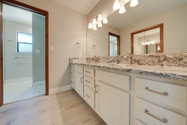 Building Photo - Bright and Stylish 4BD/2BA Home with 3 Car...