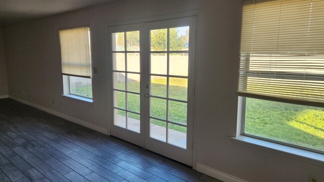 Building Photo - 2654 E Impala Ave