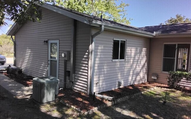 Building Photo - 8328 SW 106th Pl