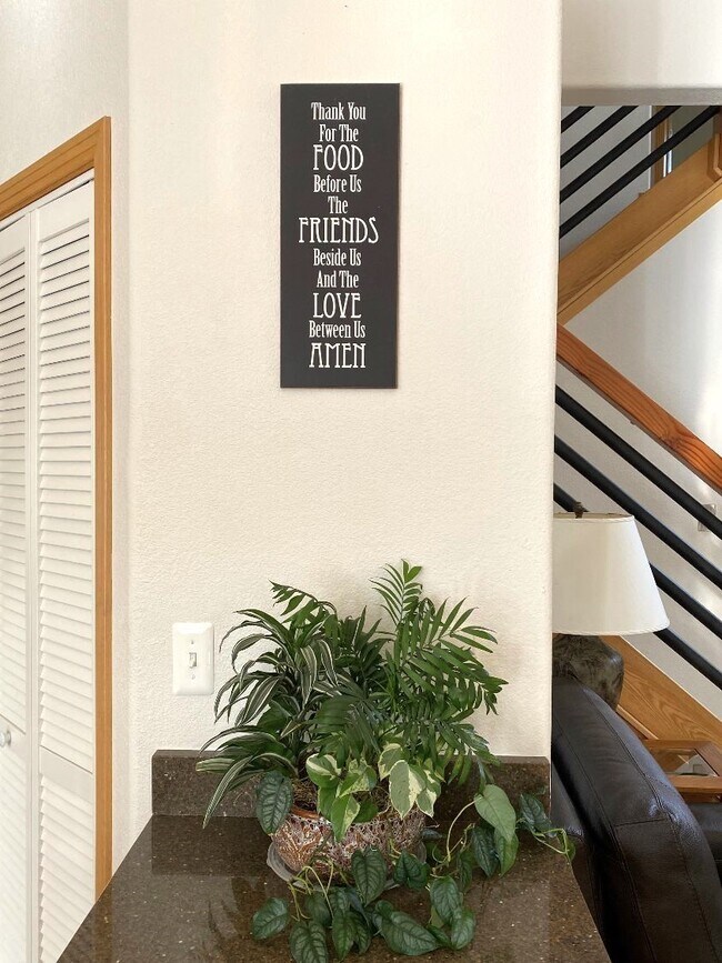 Building Photo - 28 Valley View Ln