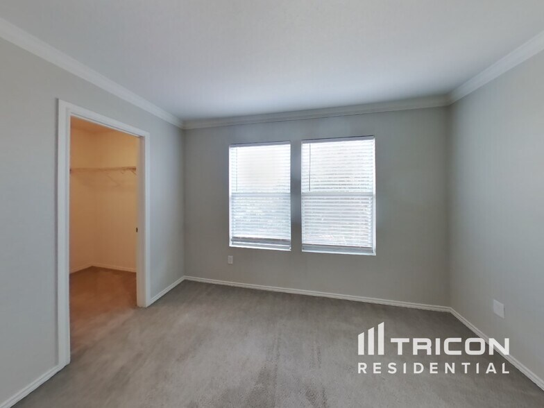 Building Photo - 9122 Silver Vista
