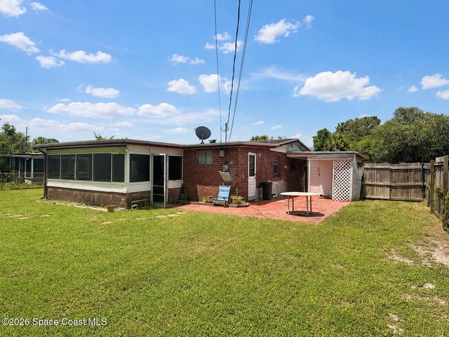 Building Photo - 1425 Holland St
