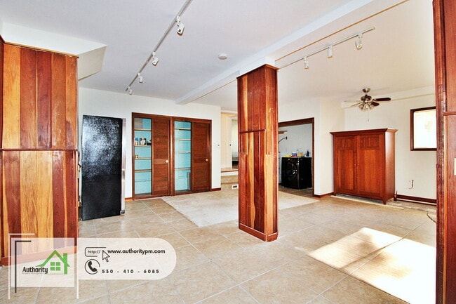 Building Photo - 3350 Mountain Oak Dr