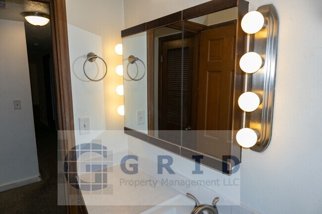 Building Photo - Charming 2-Bedroom Apartment in Markham!