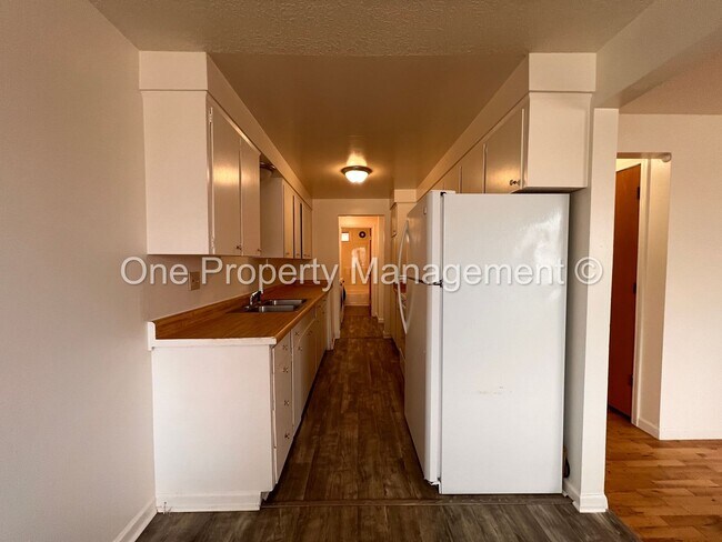 Building Photo - 121 SE 98th Ave