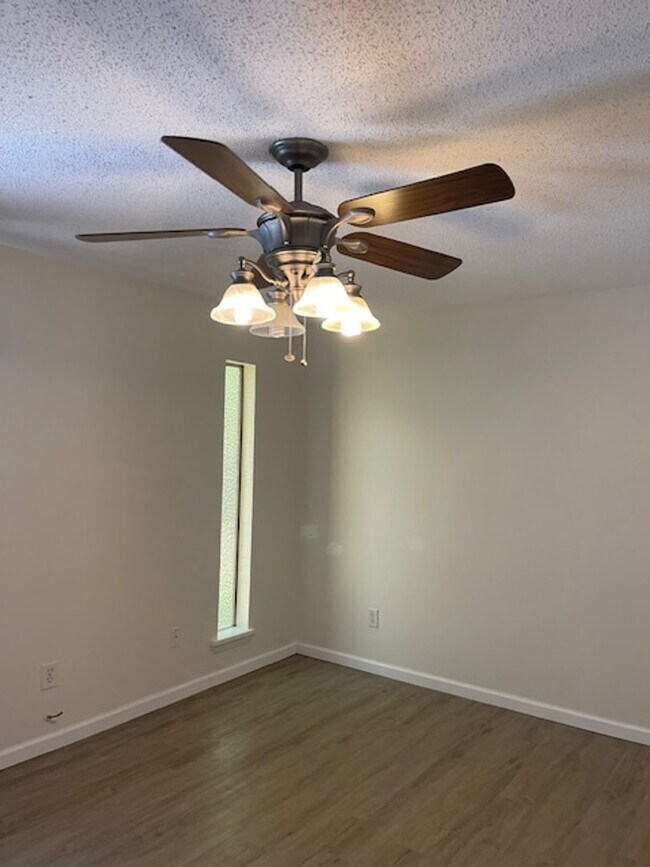 Building Photo - 2735 Ardis Dr