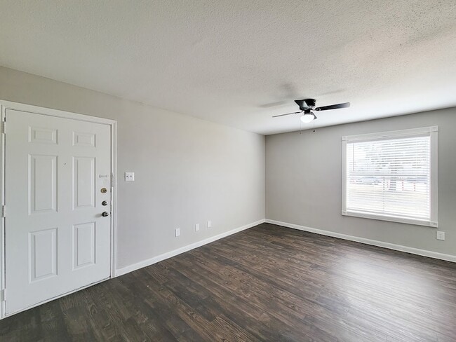 Building Photo - 12335 Antoine Dr