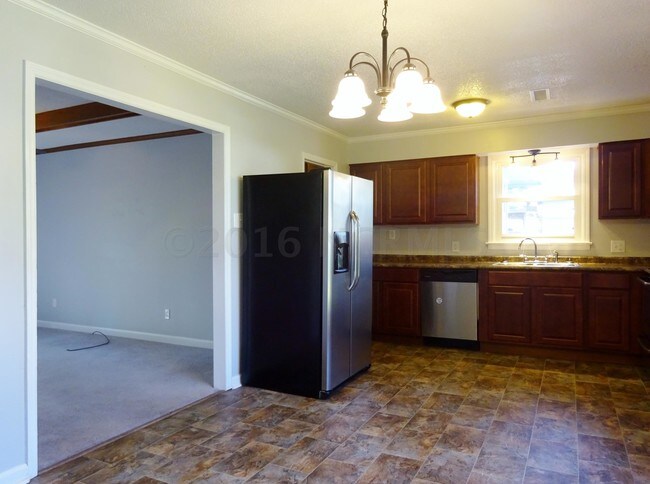 Building Photo - 602 Plaza Dr