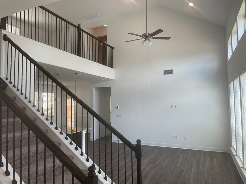 Building Photo - 300 Staunton Dr