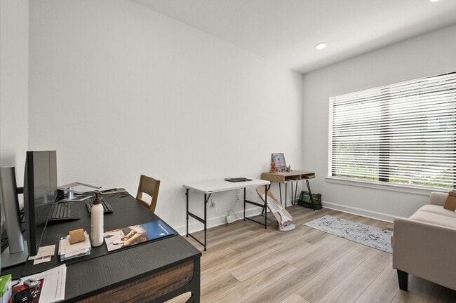 Building Photo - 1511 Emma Lk Dr