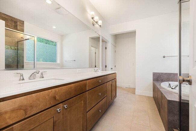 Building Photo - Newer Construction in Avenwood | 5BR Home Near Sammamish Commons