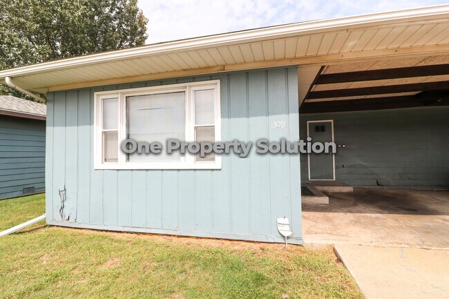 Building Photo - 1309 Logan St